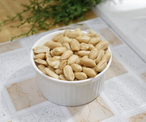 Raw peanuts